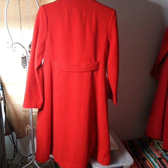 VINTAGE WOMEN  RED TRENCHCOAT - Picture 8 of 11